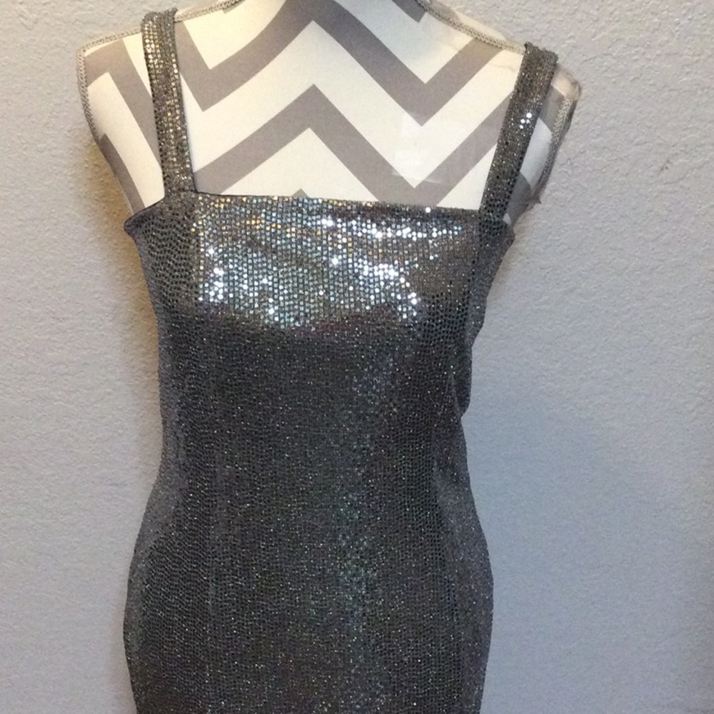 Forever 21 shiny gown size Medium - Picture 2 of 7